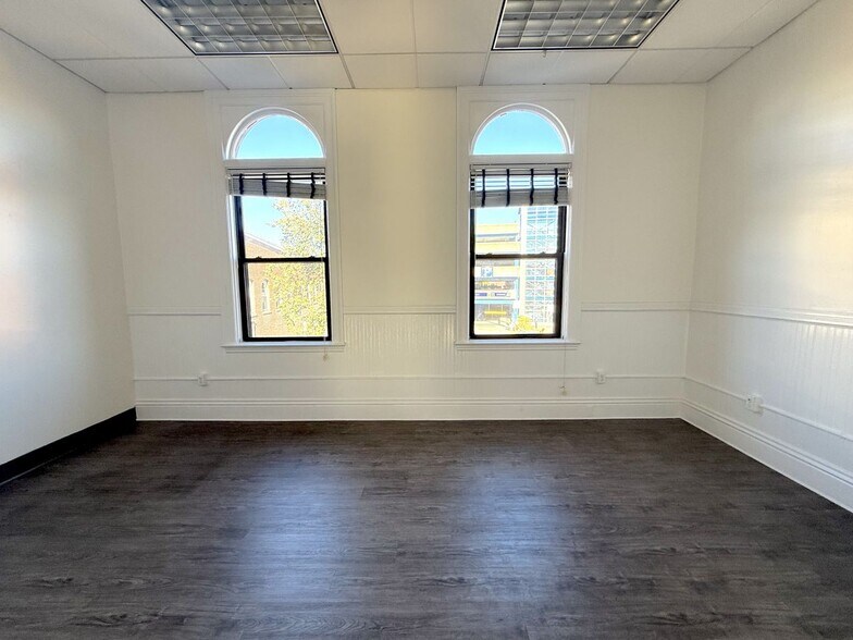 More Photos Of 5 Warren St, Concord Storefront Retail Office For Lease