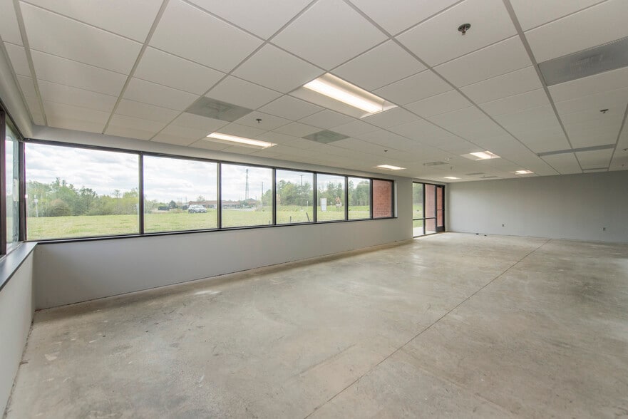 More Photos Of 450 Solomon Dr, Fredericksburg Office For Lease