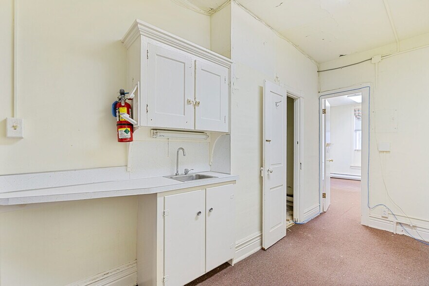 More Photos Of 911 W Hamilton St, Allentown Storefront Retail Office For Sale