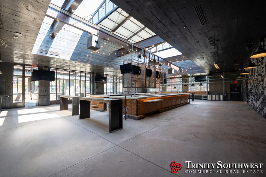 More Photos Of 2820-2824 Commerce St, Dallas Storefront For Sale