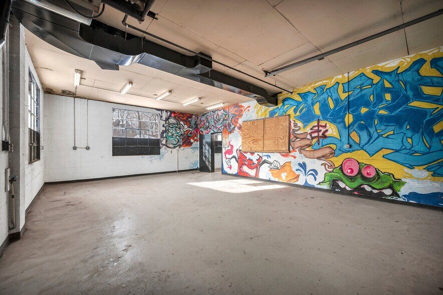 More Photos Of 417 S Colony St, Meriden Showroom For Lease