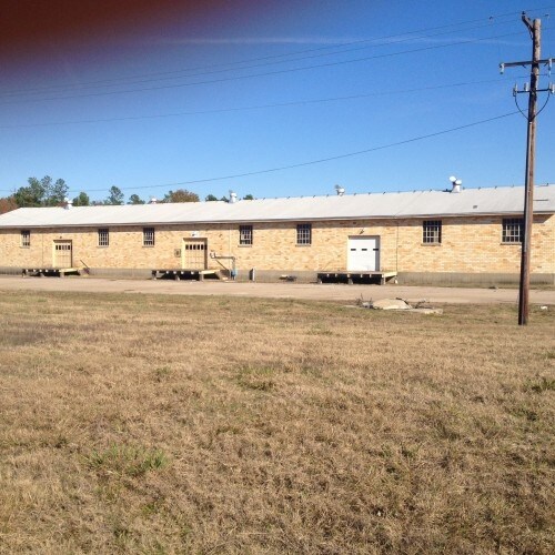 More Photos Of 490 Oak St, Hooks Warehouse For Lease