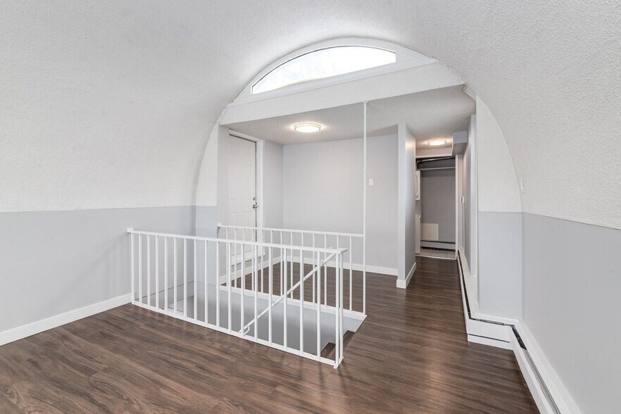 More Photos Of 2105 90 Av SW, Calgary Apartments For Lease