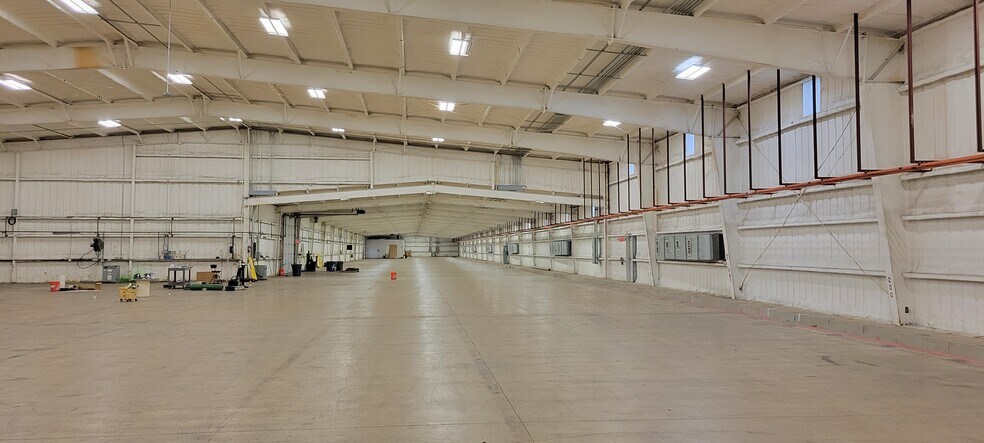 More Photos Of 4300 S US Highway 281, Pleasanton Warehouse For Lease