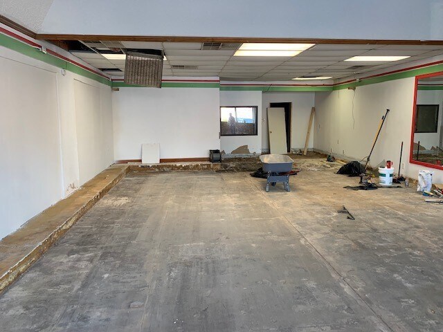 More Photos Of 2706 Samuell Blvd, Dallas Storefront For Lease