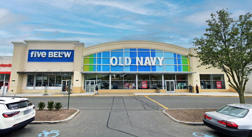 More Photos Of 132-172 Fulton Ave, Hempstead Unknown For Lease