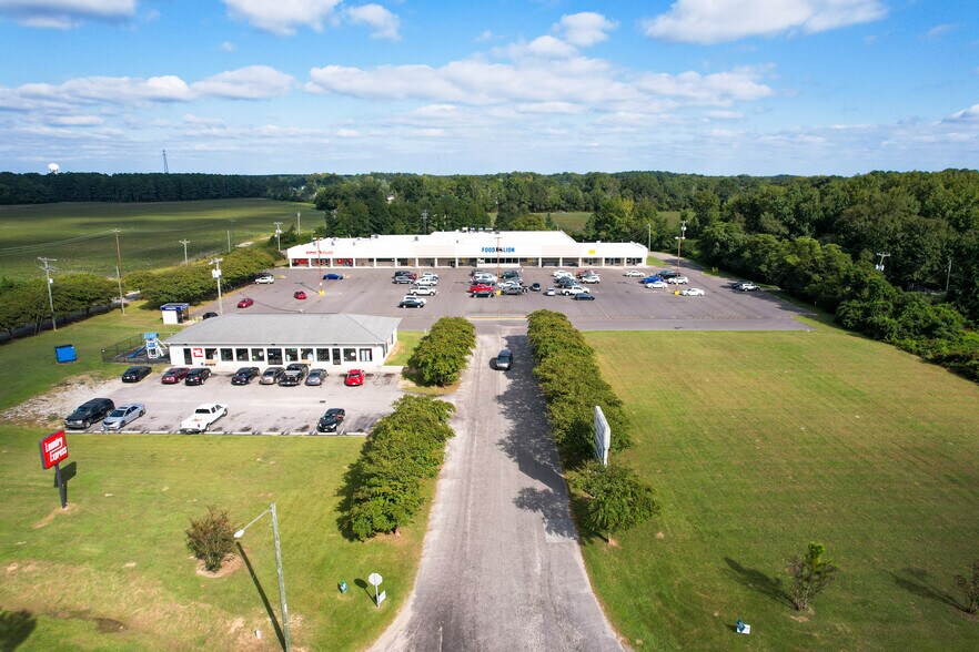 More Photos Of 1100-1116 Aberdeen Rd, Laurinburg Storefront For Lease