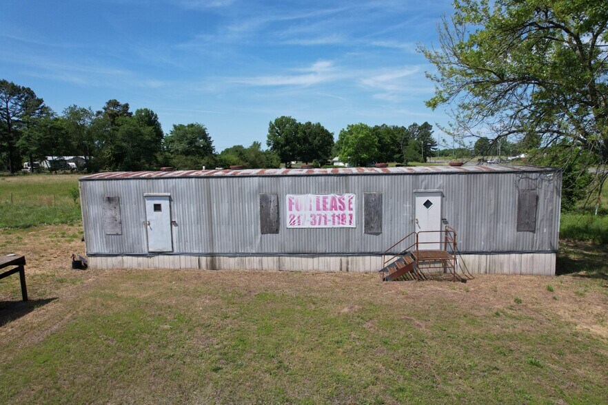 More Photos Of 16525 Highway 65 S, Damascus Warehouse For Sale