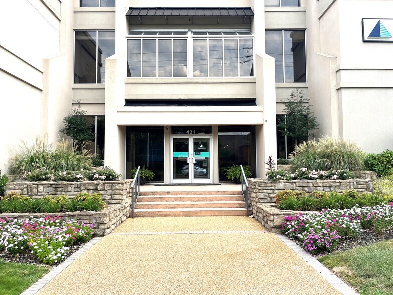 More Photos Of 431 W Main St, Tupelo Office For Lease