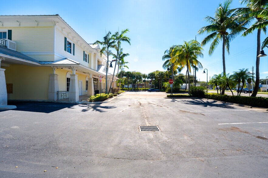More Photos Of 2420 N Federal Hwy, Boca Raton Bank For Lease