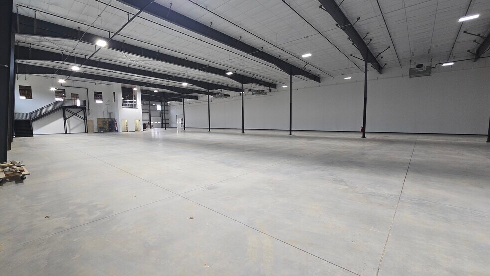 More Photos Of 168 Thunder Rd, Mooresville Light Manufacturing For Lease