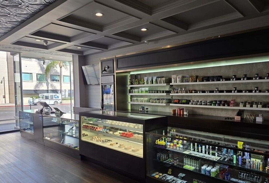 More Photos Of 14000 Ventura Blvd, Sherman Oaks Freestanding For Sale
