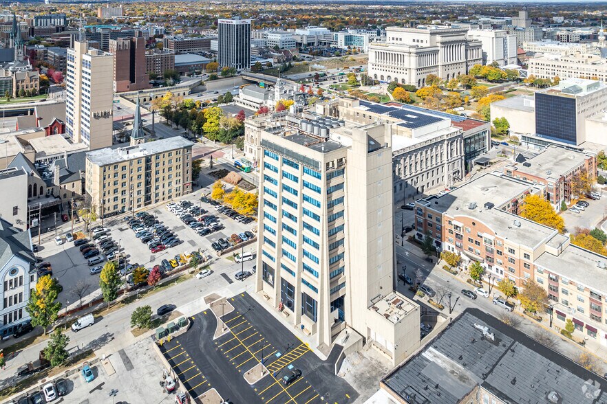 More Photos Of 735 W Wisconsin Ave, Milwaukee Apartments For Sale