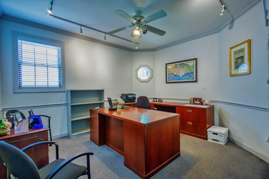 More Photos Of 1623 W Colonial Pky, Inverness Medical For Sale