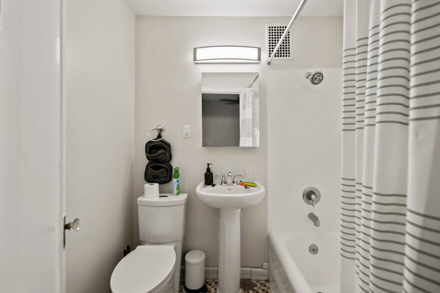 More Photos Of , Seattle Multifamily For Sale