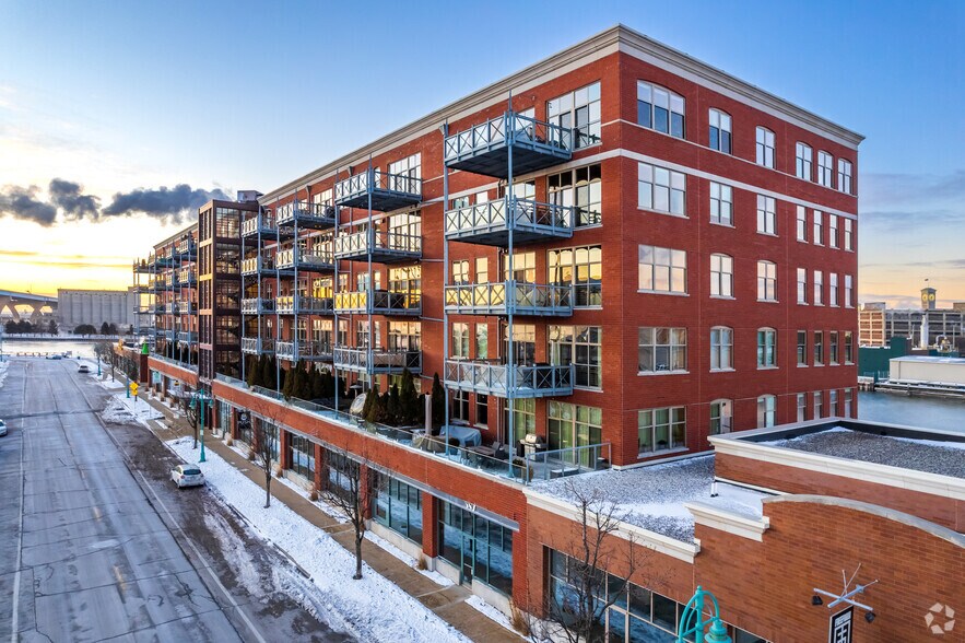 More Photos Of 509-643 E Erie St, Milwaukee Apartments For Sale