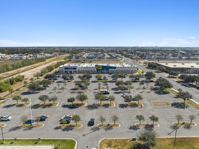 More Photos Of 8012 N 10th St, McAllen Storefront For Sale