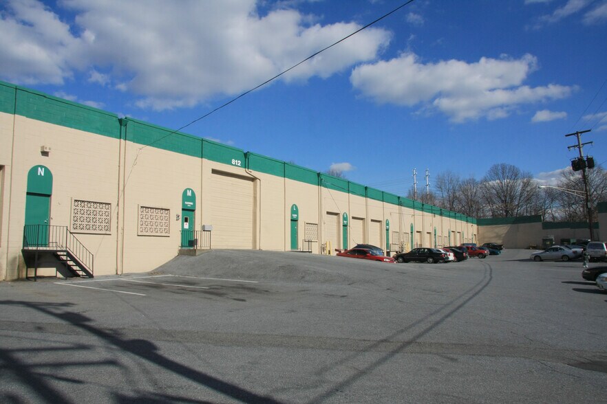 More Photos Of 812 W Patapsco Ave, Baltimore Research And Development For Lease