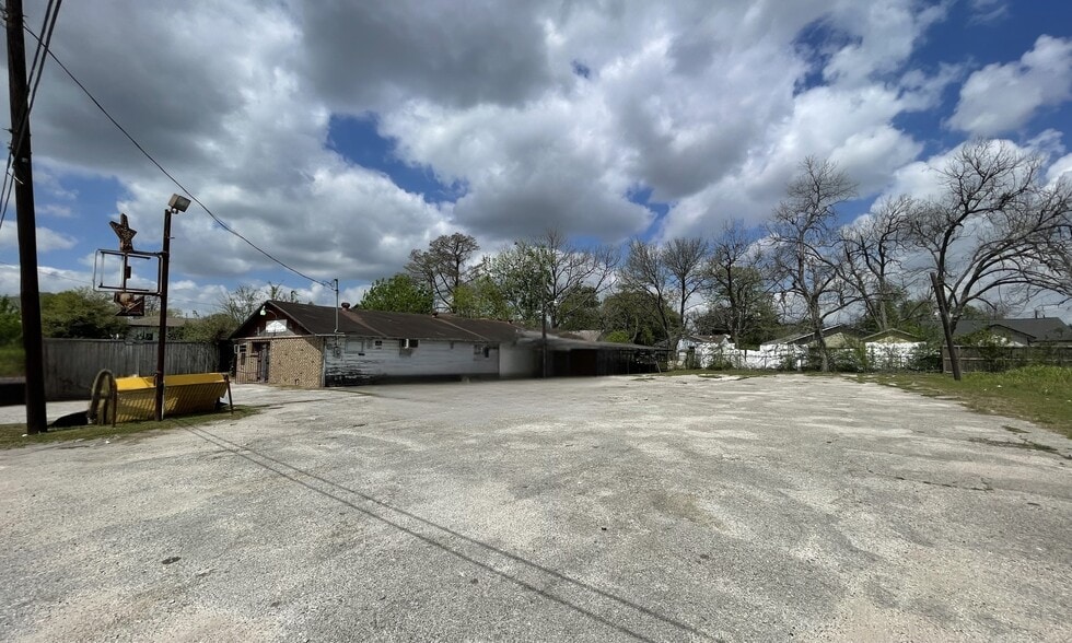 More Photos Of 3717 Crane St, Houston General Retail For Sale