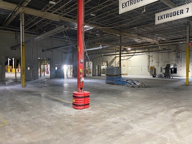 More Photos Of 1700 Lynch Rd, Evansville Industrial For Sale
