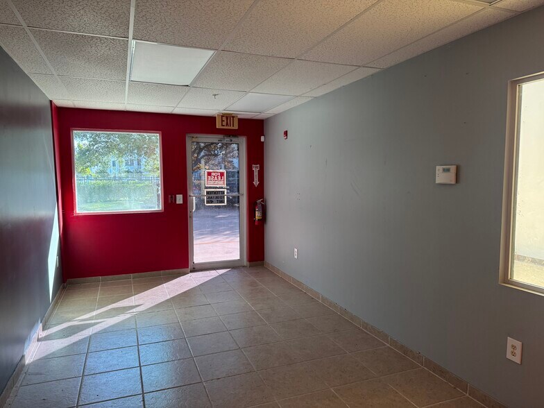 More Photos Of 450-494 NW Lake Whitney Pl, Port Saint Lucie Warehouse For Lease