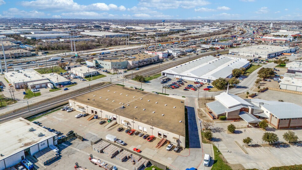 More Photos Of 13908-13910 Distribution Way, Farmers Branch Distribution For Lease