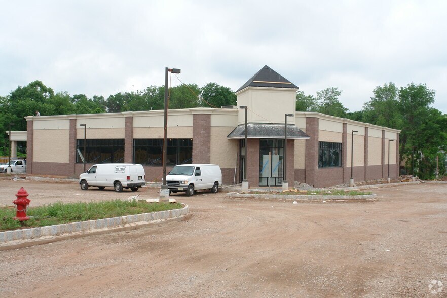 More Photos Of 477 Union Ave, Bridgewater Drugstore For Lease