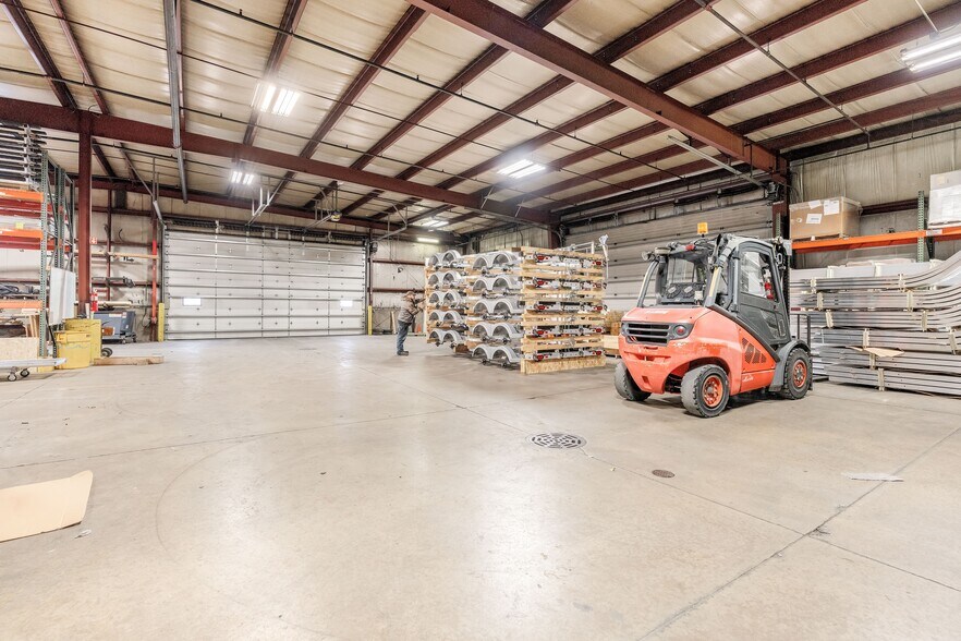 More Photos Of 857 W State St, Hartford Warehouse For Sale