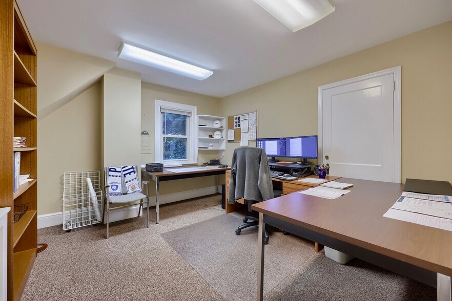 More Photos Of 1547 Oregon Pike, Lancaster Office For Sale