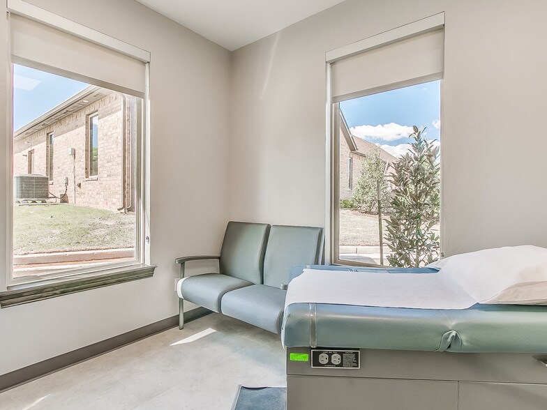 More Photos Of 608 Liberty Ln, Edmond Healthcare For Lease