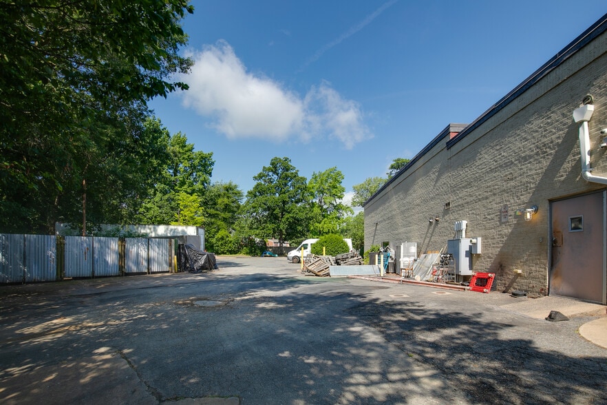 More Photos Of 8205 W Broad St, Richmond Restaurant For Sale