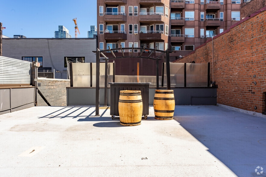 More Photos Of 2218 1st Ave, Seattle Bar For Sale