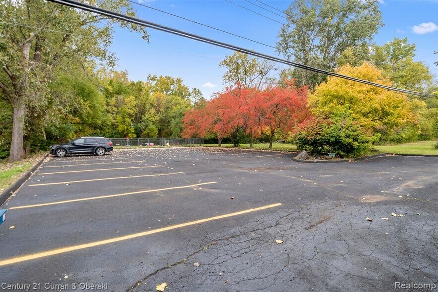 More Photos Of 27500-27520 Joy Rd, Livonia Freestanding For Lease