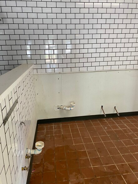 More Photos Of 210 Flat Shoals Ave SE, Atlanta Freestanding For Sale