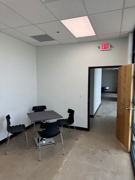 More Photos Of 8106 NE Loop 410, San Antonio Warehouse For Lease