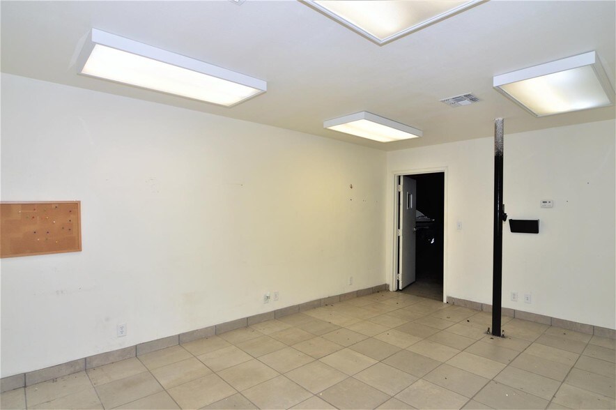 More Photos Of 4909 W Pasadena Blvd, Deer Park Office For Sale