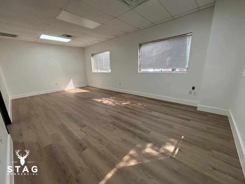 More Photos Of 571 W Main St, Lewisville Medical For Lease