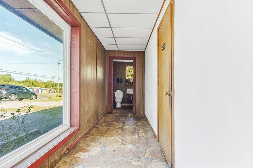 More Photos Of 11944 NE 23rd St, Choctaw Auto Repair For Sale