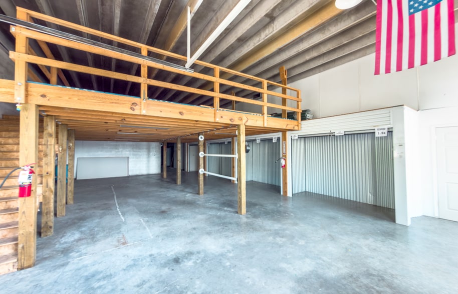 More Photos Of 6704 Williamson Rd, Hollins Storefront For Sale