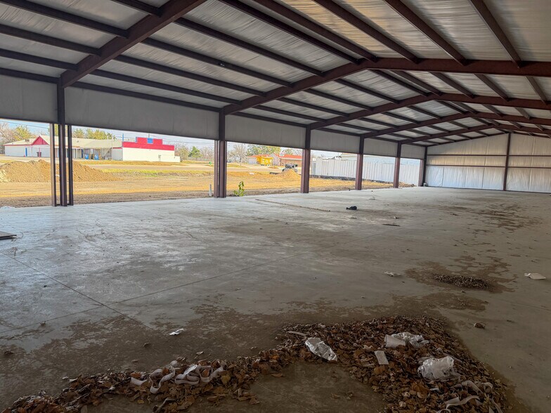 More Photos Of 4944 Mansfield Hwy, Forest Hill General Retail For Sale