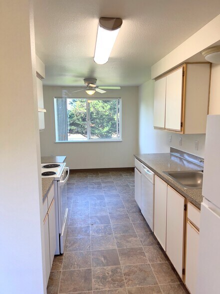 More Photos Of 937 SE Sheridan Rd, Sheridan Apartments For Sale