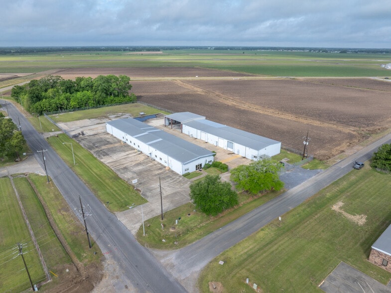 Primary Photo Of 718 Hangar Dr, New Iberia Warehouse For Sale