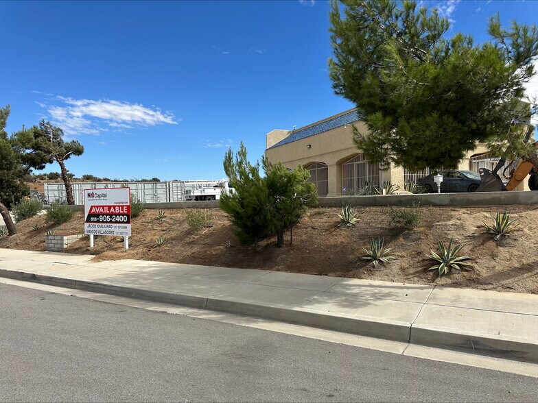 More Photos Of 2660 Pearblossom Hwy, Palmdale Office Residential For Sale