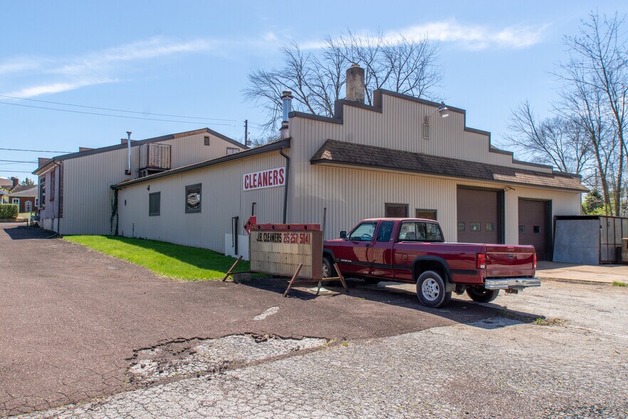 More Photos Of 25 W Park Ave, Sellersville Storefront Retail Office For Sale