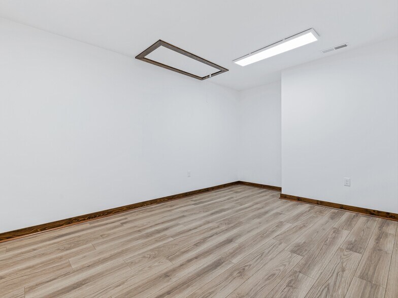 More Photos Of 5 Doctors Park, Asheville Medical For Lease