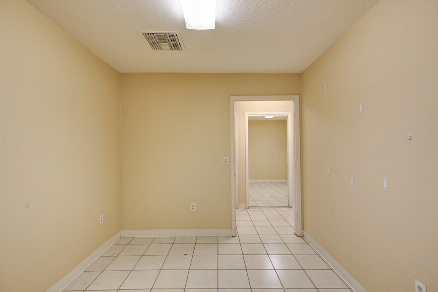More Photos Of 11613 NW Grand Ave, El Mirage Light Distribution For Sale