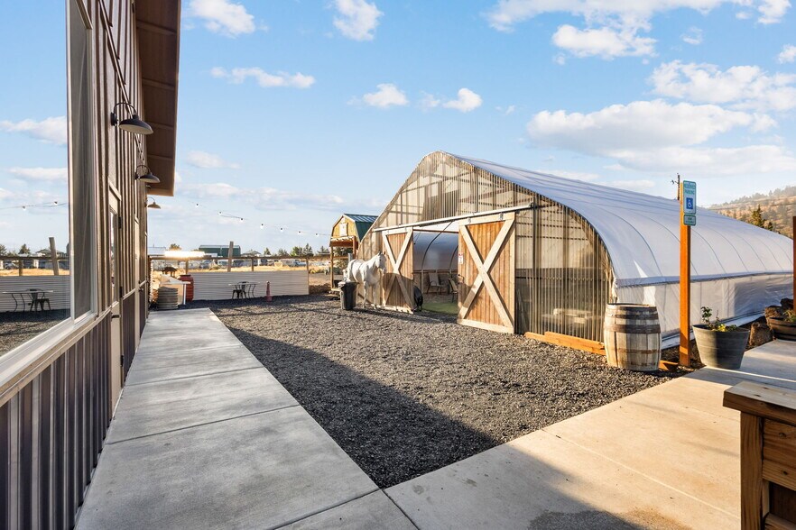 More Photos Of 13959 SW Commercial Loop Rd, Crooked River Ranch Restaurant For Sale