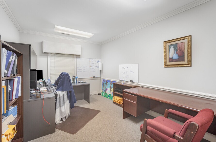 More Photos Of 4523 Park Rd, Charlotte Office For Sale