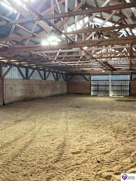 More Photos Of 441 Knob View Rd, Russell Springs Horse Stables For Sale