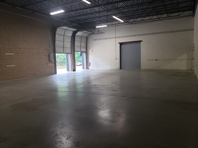 More Photos Of 168 Ayer Rd, Littleton Warehouse For Lease